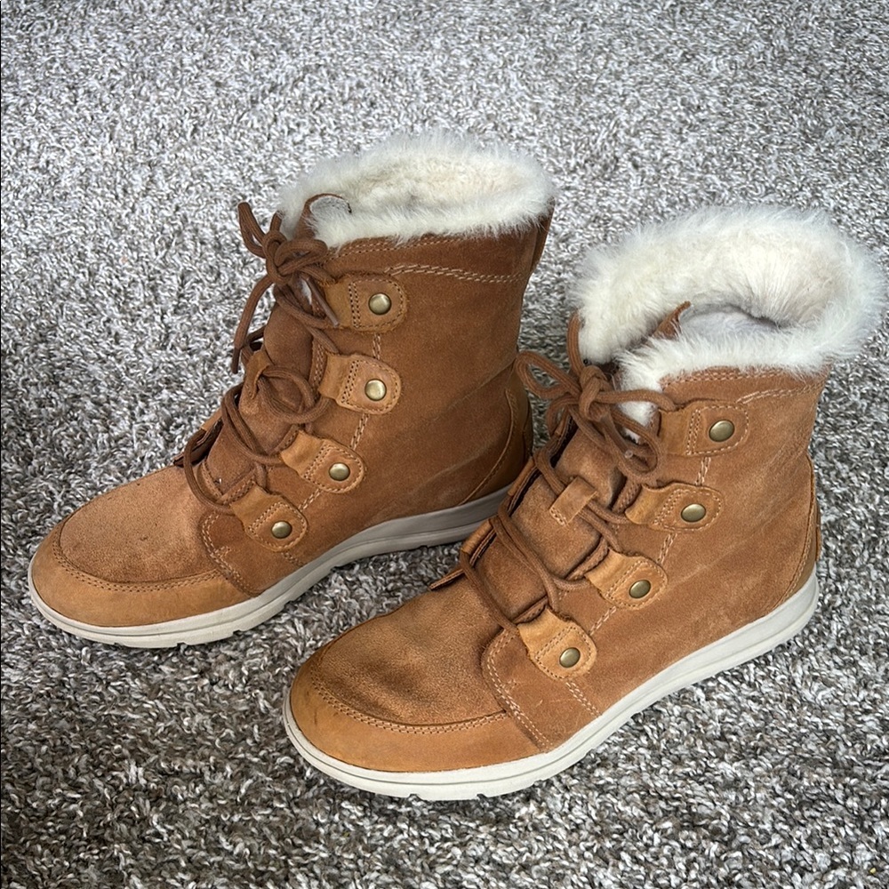 Sorel Tan and White Winter Boots with Faux Fur Trim